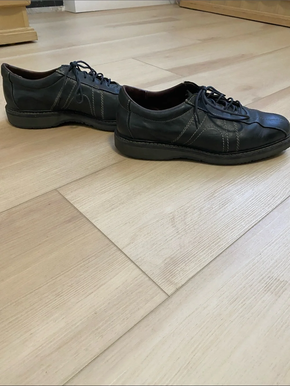 Allen Edmonds Voyager Black Leather Lace-Up Shoes with Contrast Stitching